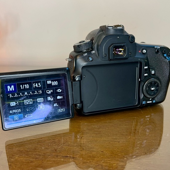 Canon EOS 60D Digital SLR Camera, Zoom Lens EF 80-200mm, 2-Batteries, Charger - Picture 6 of 17